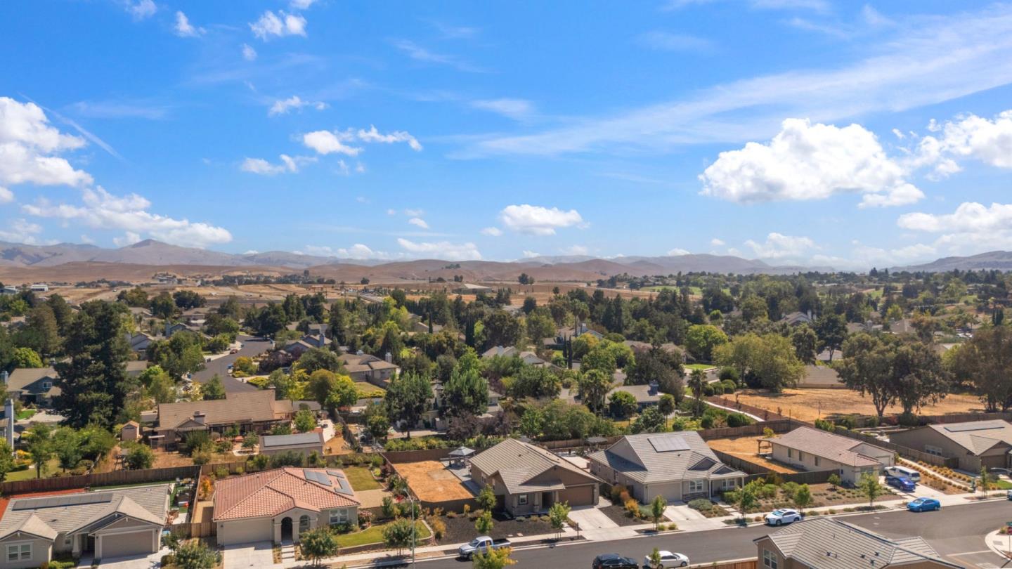 Detail Gallery Image 31 of 41 For 2741 Grayson St, Hollister,  CA 95023 - 4 Beds | 2 Baths