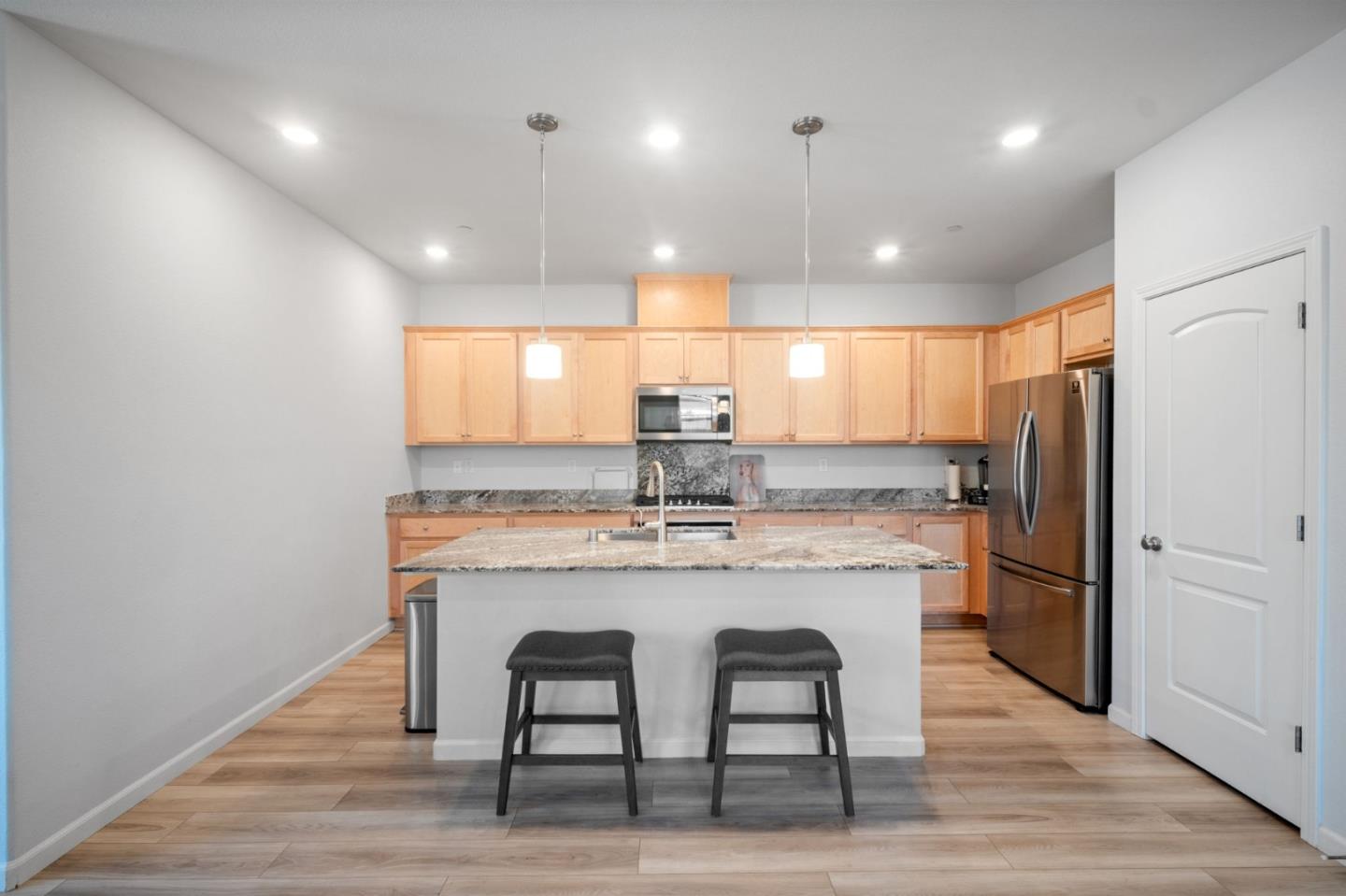 Detail Gallery Image 6 of 41 For 2741 Grayson St, Hollister,  CA 95023 - 4 Beds | 2 Baths