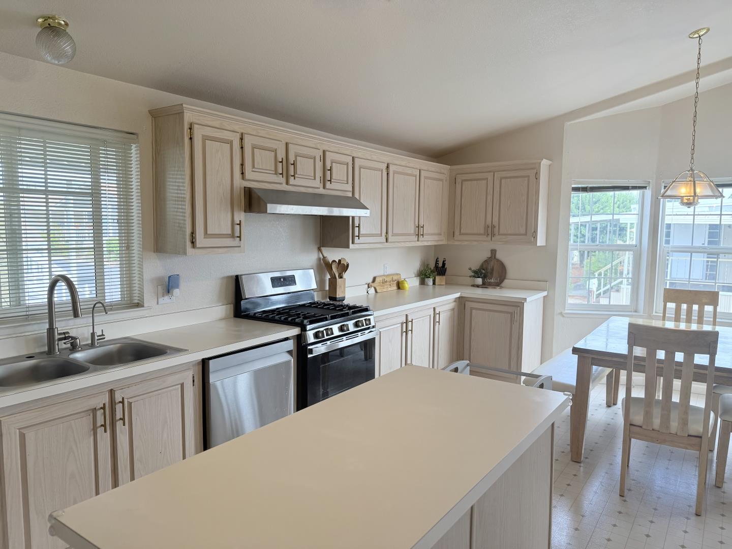 Detail Gallery Image 12 of 30 For 5770 Winfield #122,  San Jose,  CA 95123 - 3 Beds | 2 Baths