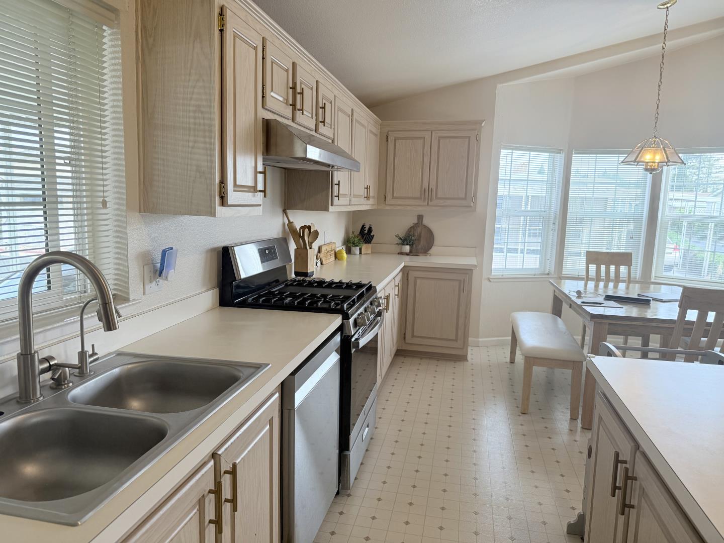 Detail Gallery Image 8 of 30 For 5770 Winfield #122,  San Jose,  CA 95123 - 3 Beds | 2 Baths