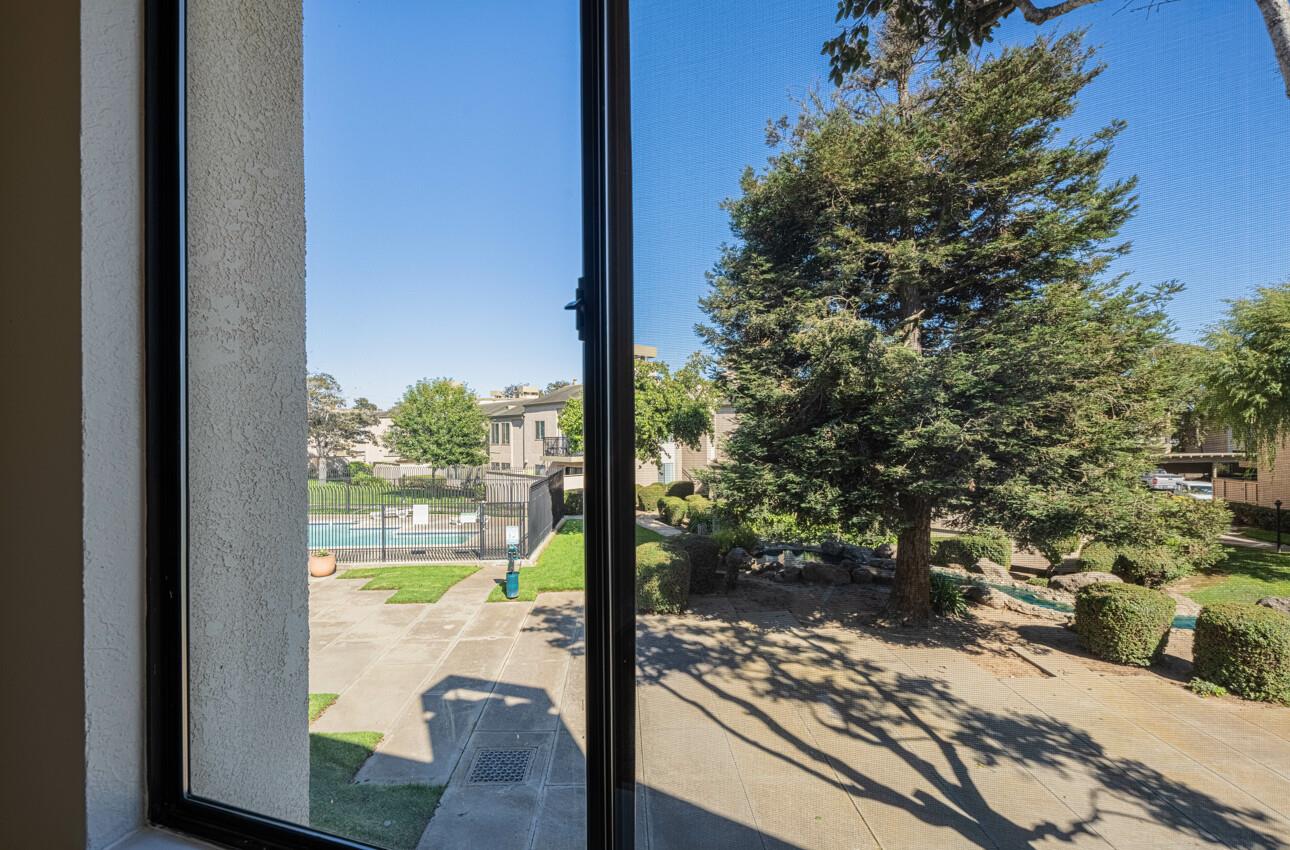 Detail Gallery Image 4 of 29 For 2444 N Main St #G,  Salinas,  CA 93906 - 1 Beds | 1 Baths