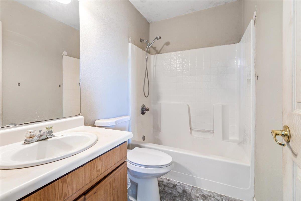 Detail Gallery Image 15 of 20 For 1037 Vista Ave, Soledad,  CA 93960 - 4 Beds | 2/1 Baths