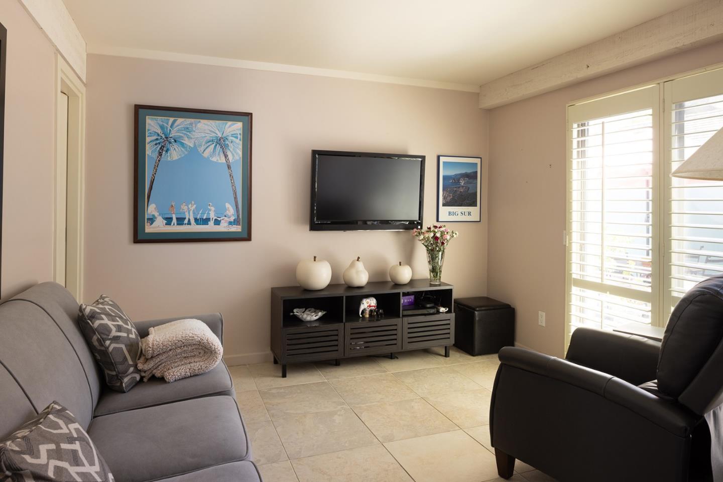 Detail Gallery Image 15 of 25 For 9662 Willow Ct, Carmel,  CA 93923 - 3 Beds | 3/1 Baths