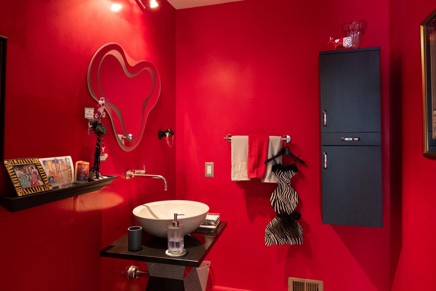 Detail Gallery Image 16 of 25 For 9662 Willow Ct, Carmel,  CA 93923 - 3 Beds | 3/1 Baths