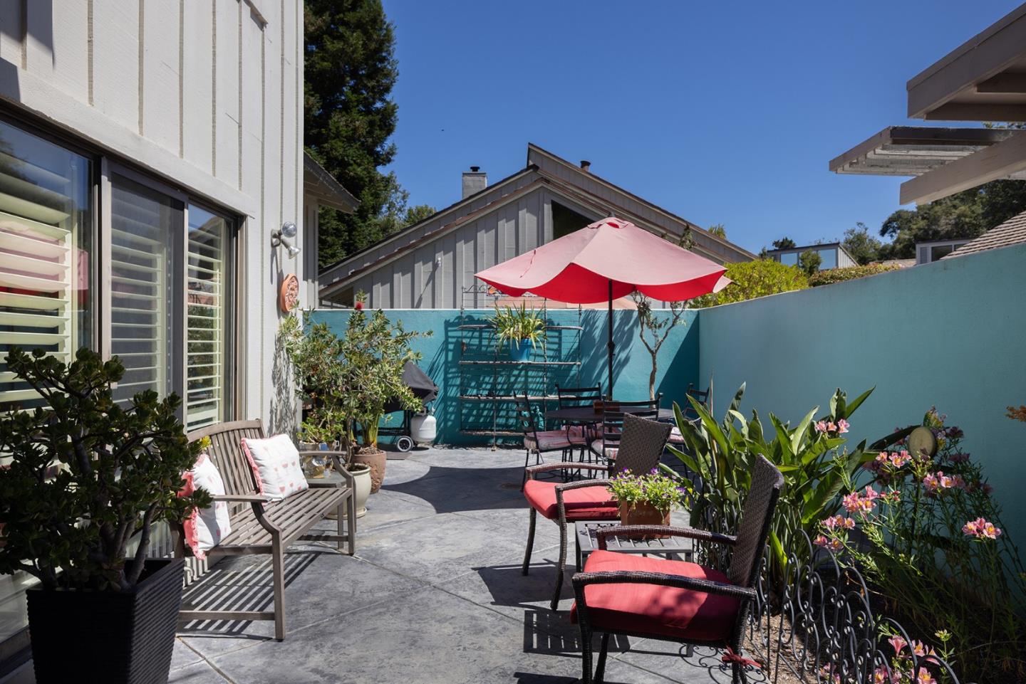 Detail Gallery Image 2 of 25 For 9662 Willow Ct, Carmel,  CA 93923 - 3 Beds | 3/1 Baths
