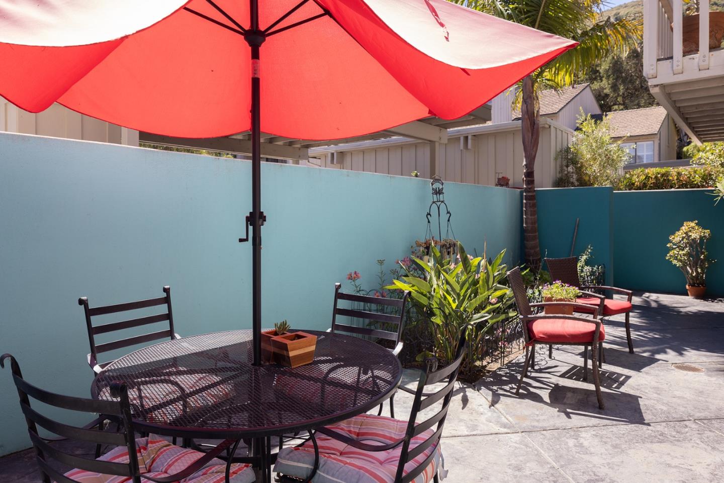 Detail Gallery Image 3 of 25 For 9662 Willow Ct, Carmel,  CA 93923 - 3 Beds | 3/1 Baths