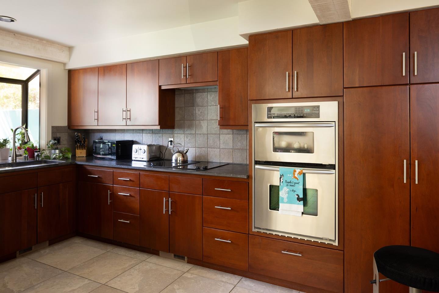 Detail Gallery Image 7 of 25 For 9662 Willow Ct, Carmel,  CA 93923 - 3 Beds | 3/1 Baths