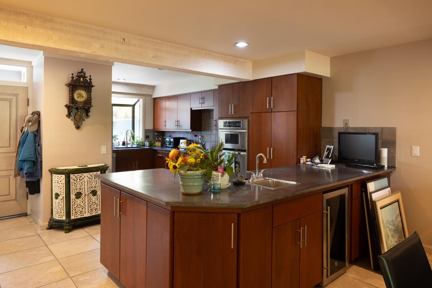 Detail Gallery Image 9 of 25 For 9662 Willow Ct, Carmel,  CA 93923 - 3 Beds | 3/1 Baths