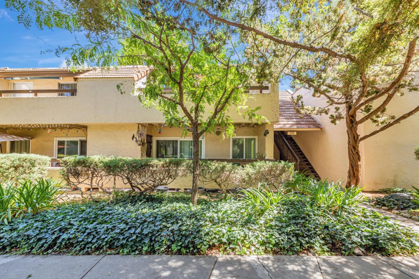 Detail Gallery Image 1 of 41 For 285 Tradewinds Dr #6,  San Jose,  CA 95123 - 2 Beds | 1 Baths