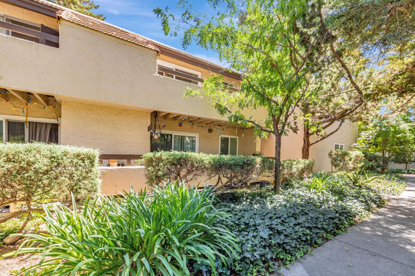 Detail Gallery Image 2 of 41 For 285 Tradewinds Dr #6,  San Jose,  CA 95123 - 2 Beds | 1 Baths