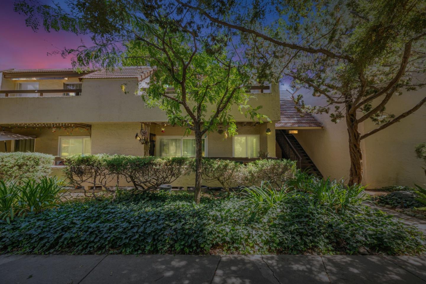 Detail Gallery Image 4 of 41 For 285 Tradewinds Dr #6,  San Jose,  CA 95123 - 2 Beds | 1 Baths