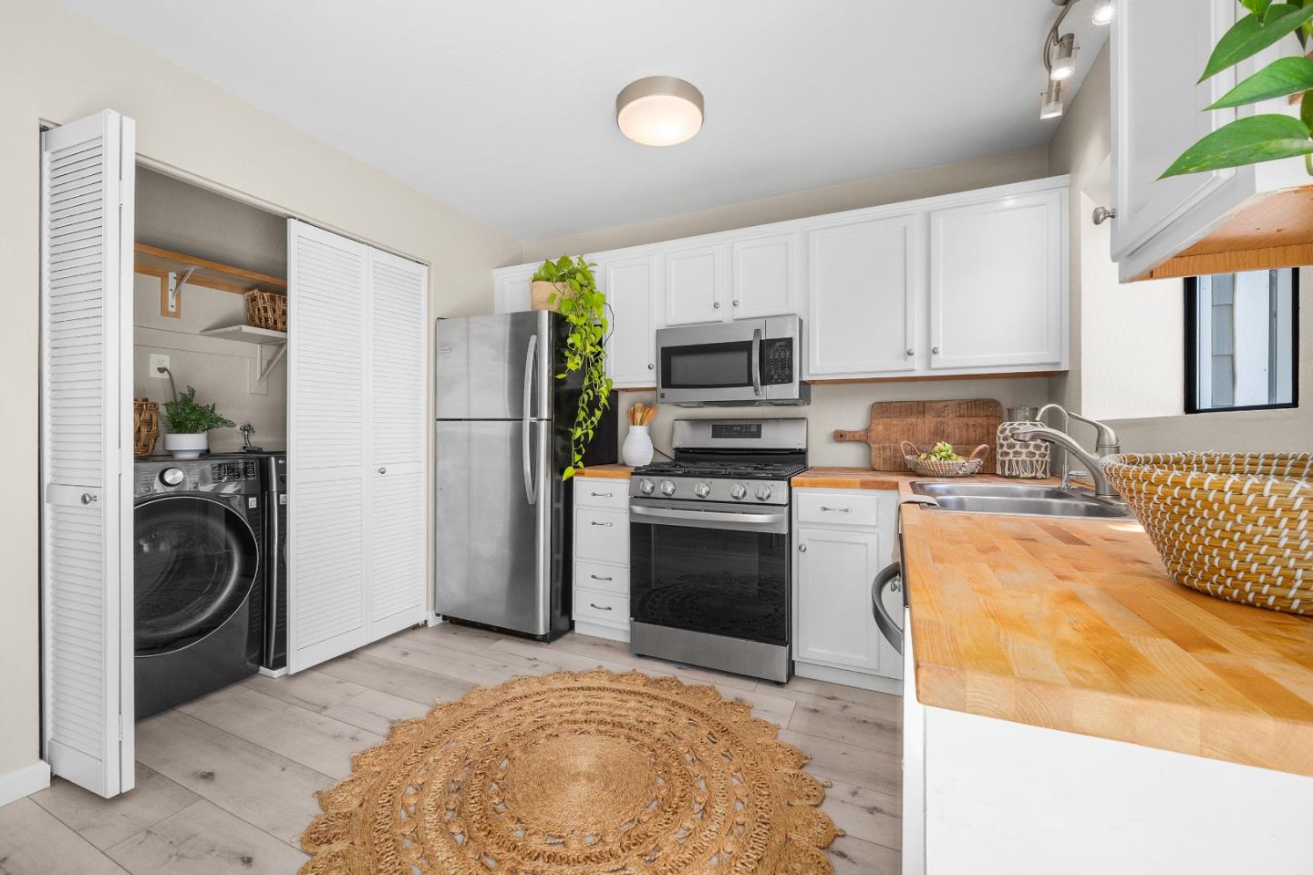 Detail Gallery Image 11 of 46 For 1525 Leila Ct, Santa Cruz,  CA 95062 - 2 Beds | 1 Baths