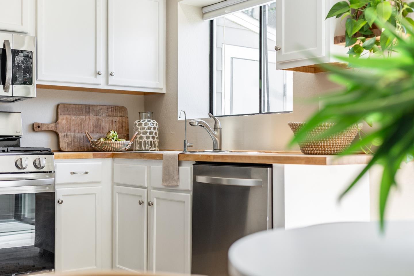 Detail Gallery Image 13 of 46 For 1525 Leila Ct, Santa Cruz,  CA 95062 - 2 Beds | 1 Baths