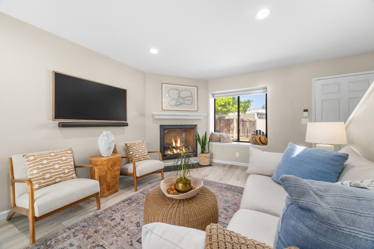 Detail Gallery Image 2 of 46 For 1525 Leila Ct, Santa Cruz,  CA 95062 - 2 Beds | 1 Baths