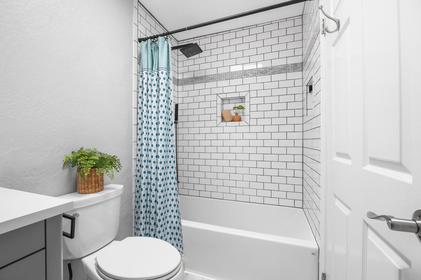 Detail Gallery Image 29 of 46 For 1525 Leila Ct, Santa Cruz,  CA 95062 - 2 Beds | 1 Baths