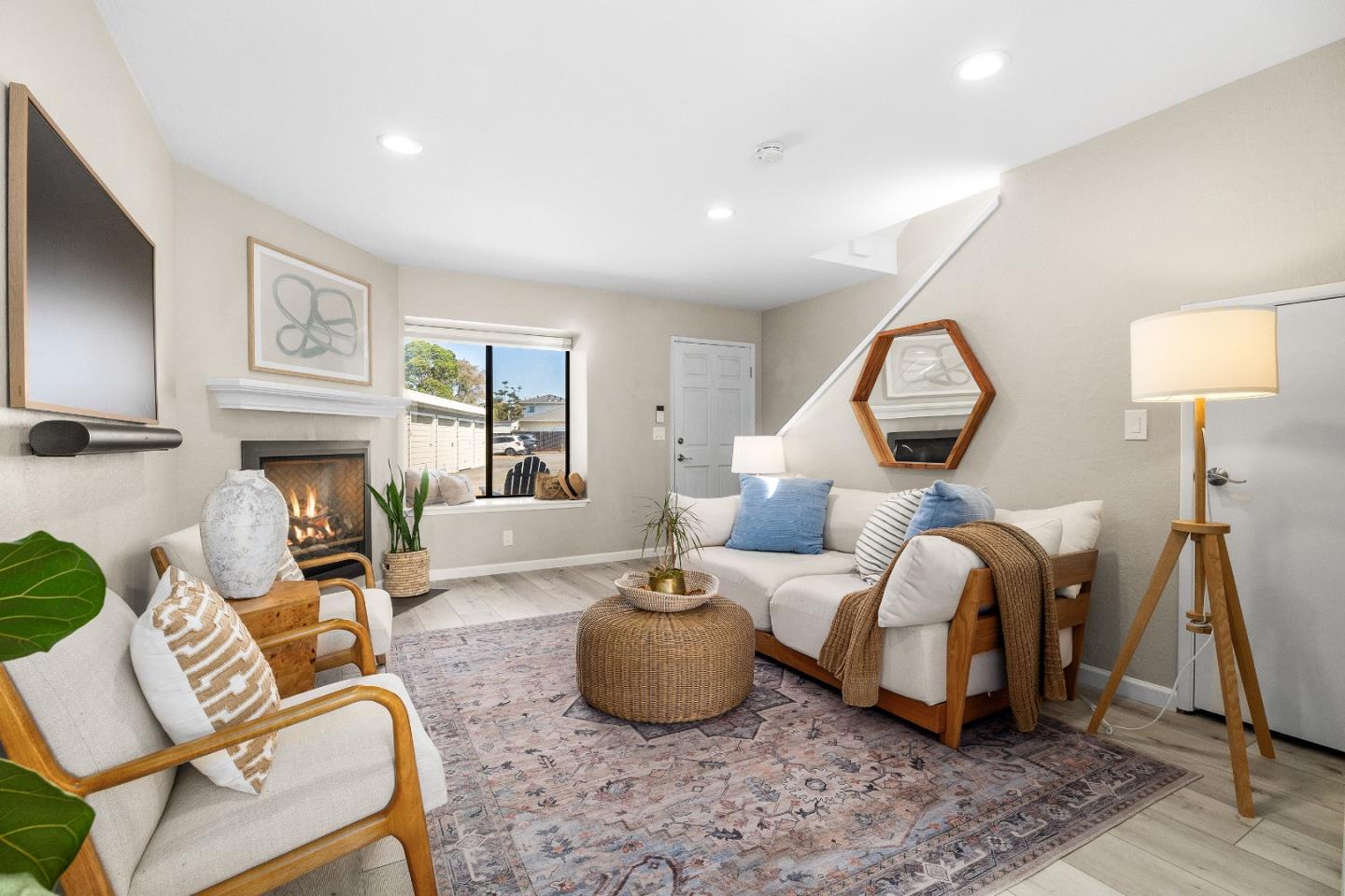 Detail Gallery Image 3 of 46 For 1525 Leila Ct, Santa Cruz,  CA 95062 - 2 Beds | 1 Baths