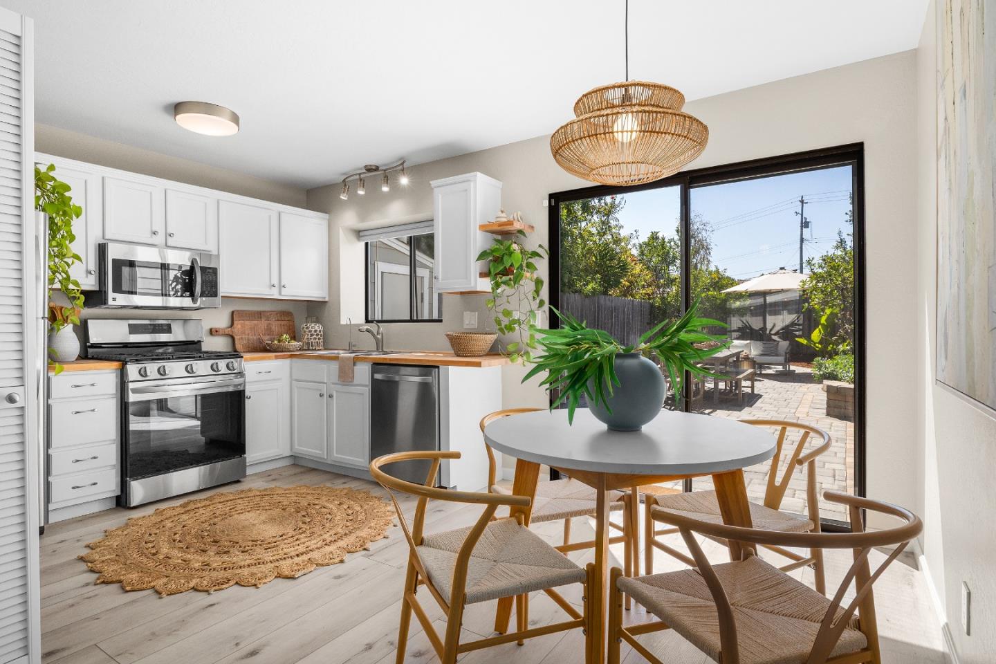 Detail Gallery Image 9 of 46 For 1525 Leila Ct, Santa Cruz,  CA 95062 - 2 Beds | 1 Baths