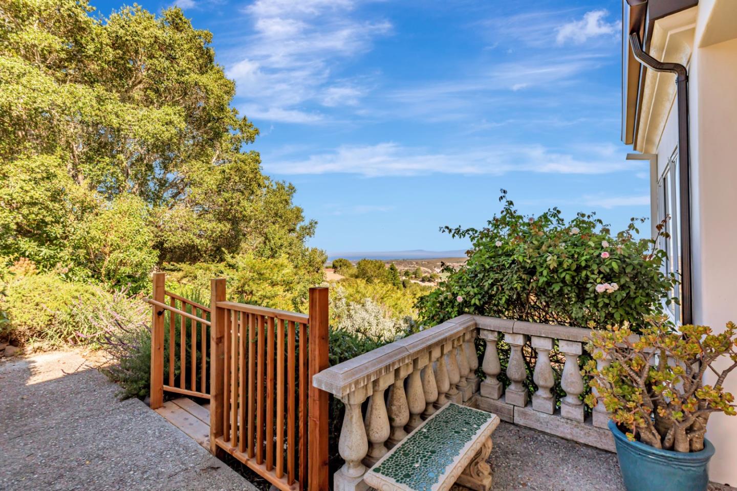 Detail Gallery Image 5 of 35 For 25691 Whip Rd, Monterey,  CA 93940 - 4 Beds | 4/1 Baths