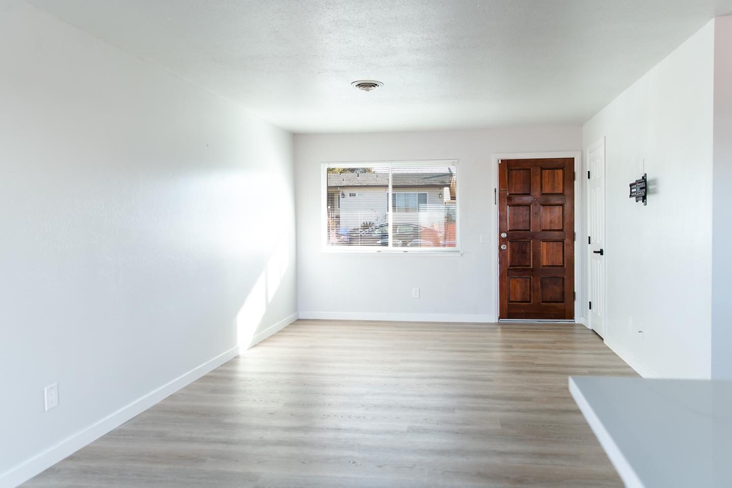 Detail Gallery Image 3 of 7 For 1841 Lincoln St, Seaside,  CA 93955 - 3 Beds | 1/1 Baths