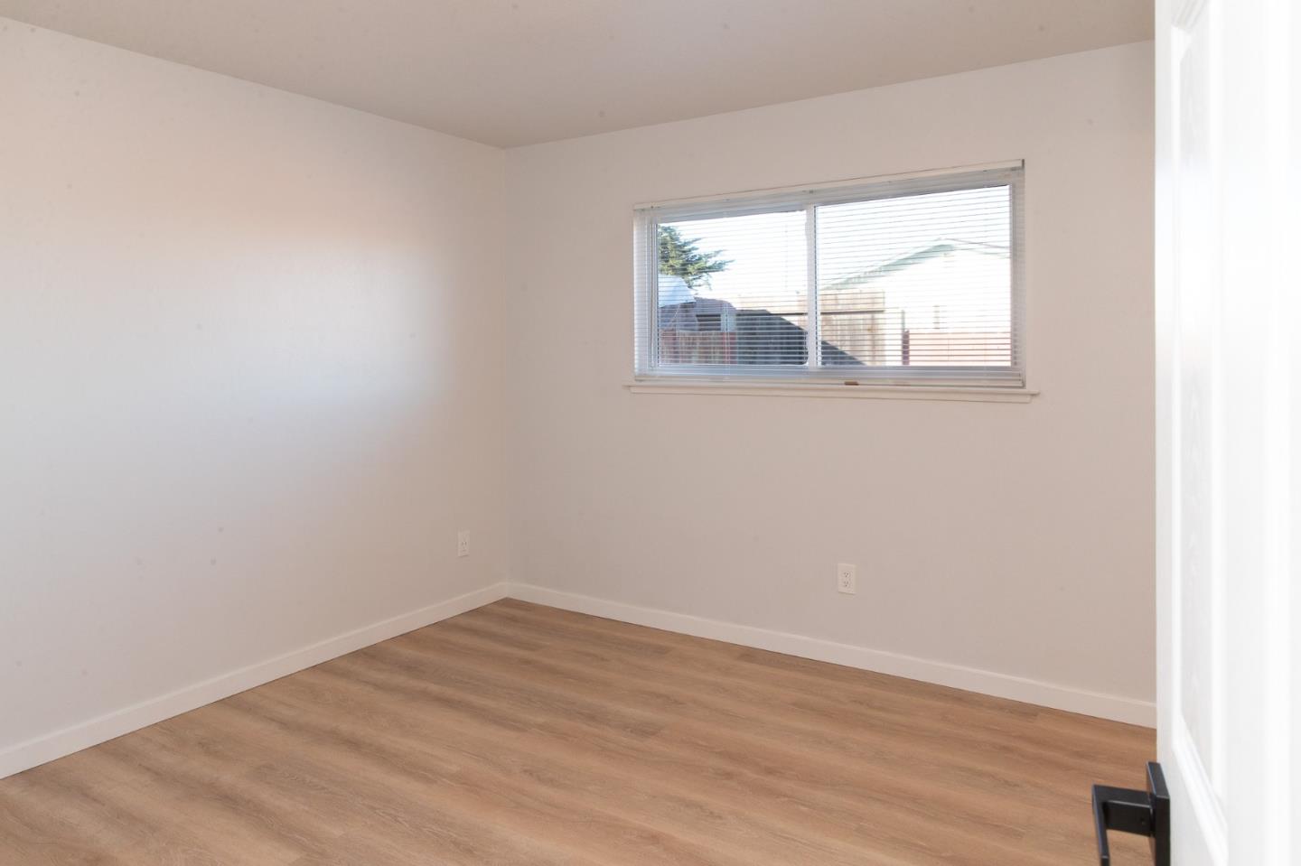 Detail Gallery Image 4 of 7 For 1841 Lincoln St, Seaside,  CA 93955 - 3 Beds | 1/1 Baths