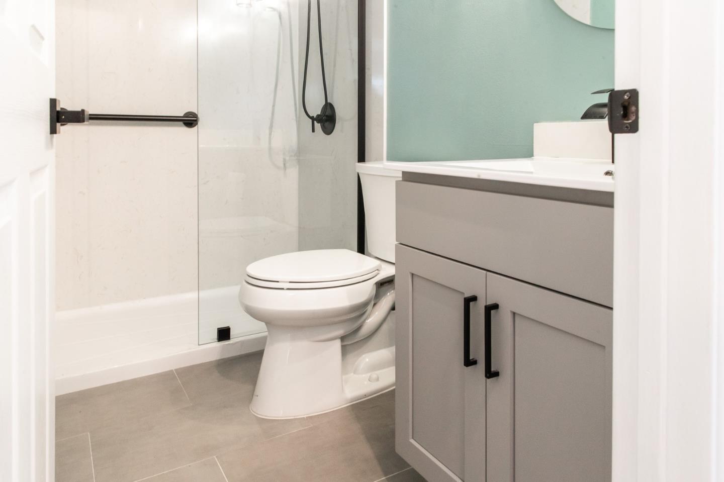 Detail Gallery Image 6 of 7 For 1841 Lincoln St, Seaside,  CA 93955 - 3 Beds | 1/1 Baths