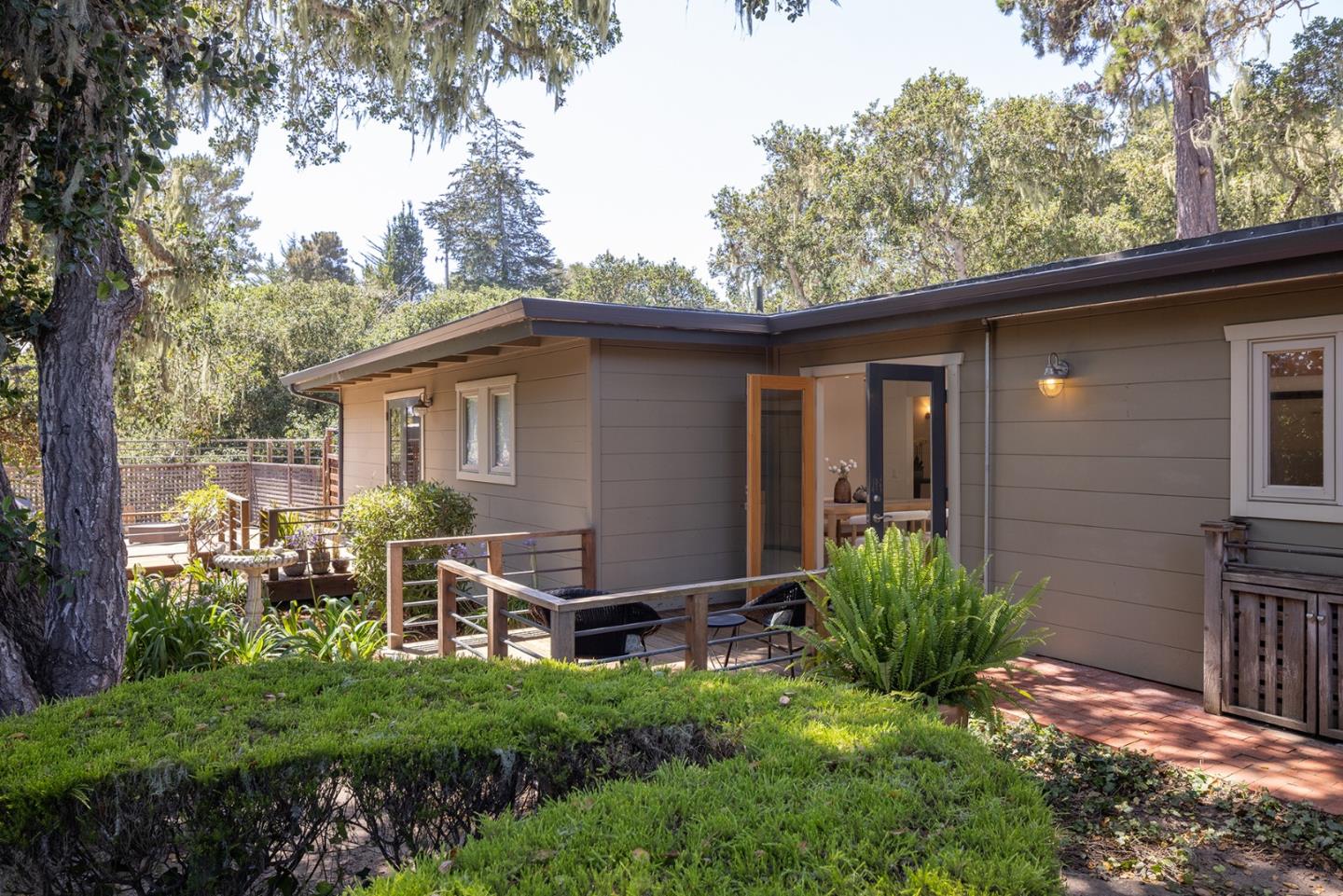 Detail Gallery Image 10 of 28 For 25245 Ward Pl, Carmel,  CA 93923 - 3 Beds | 2 Baths