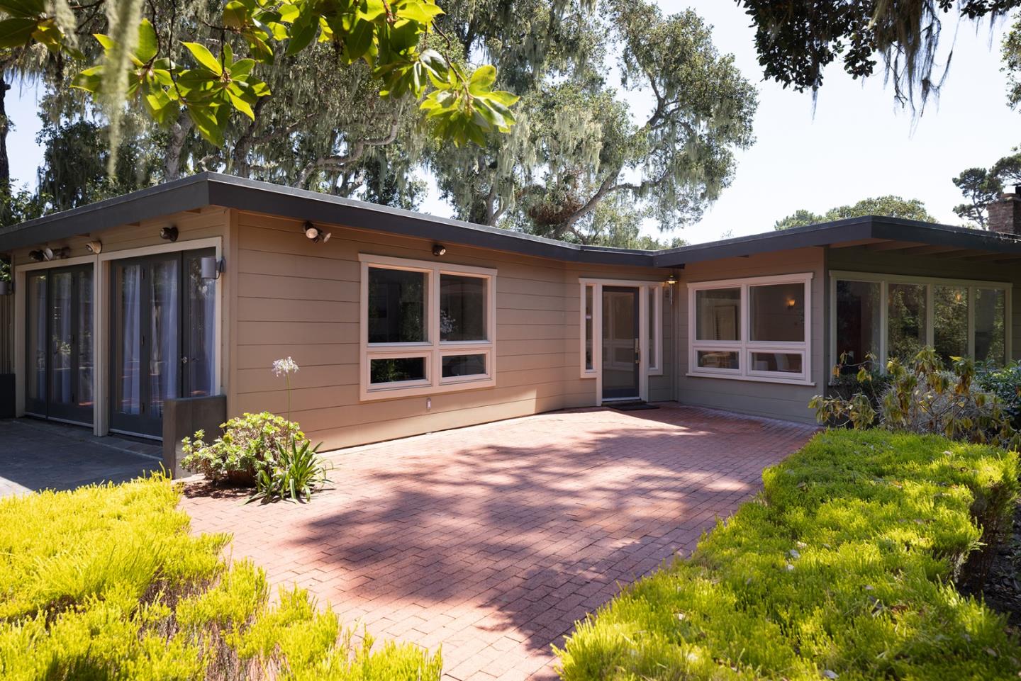 Detail Gallery Image 2 of 28 For 25245 Ward Pl, Carmel,  CA 93923 - 3 Beds | 2 Baths