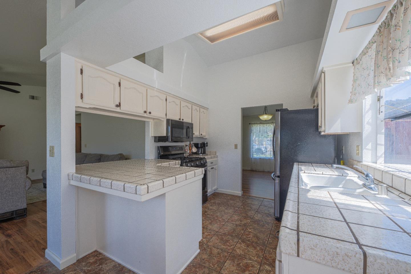 Detail Gallery Image 12 of 41 For 46210 Pine Meadow Dr, King City,  CA 93930 - 3 Beds | 2 Baths