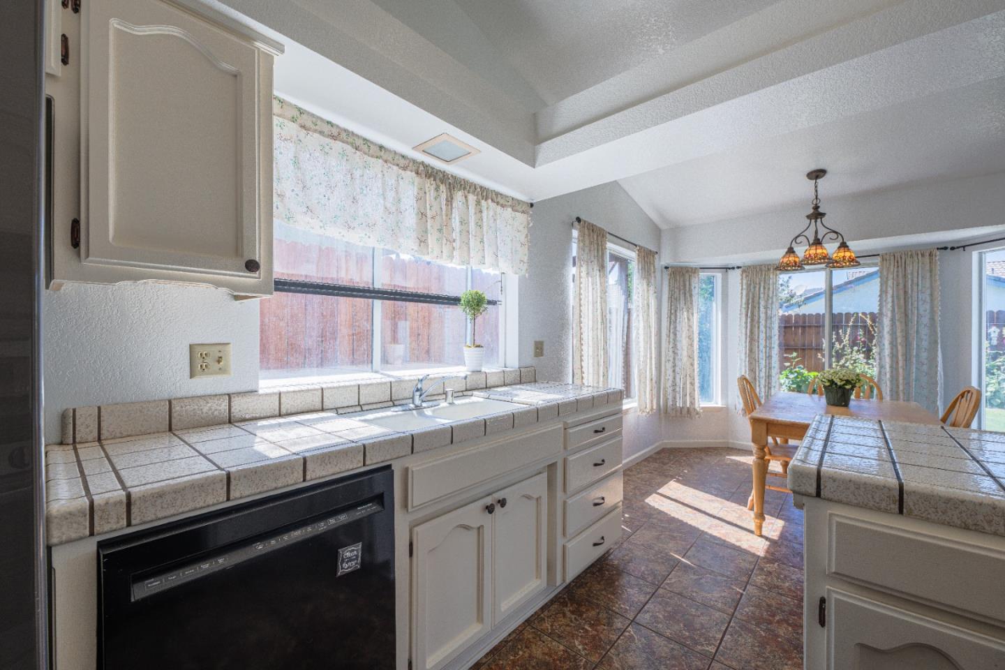 Detail Gallery Image 14 of 41 For 46210 Pine Meadow Dr, King City,  CA 93930 - 3 Beds | 2 Baths