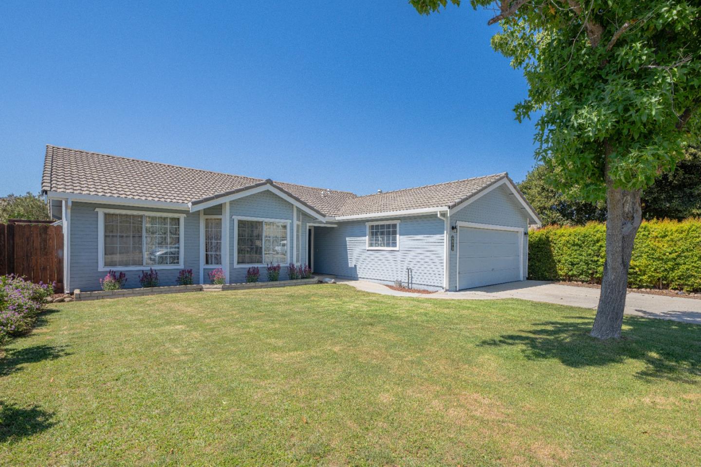 Detail Gallery Image 2 of 41 For 46210 Pine Meadow Dr, King City,  CA 93930 - 3 Beds | 2 Baths