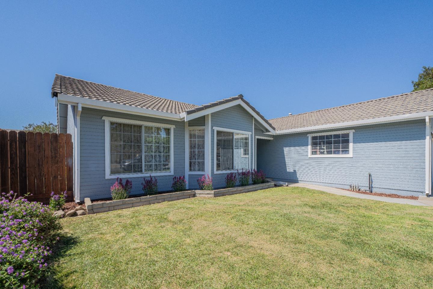 Detail Gallery Image 3 of 41 For 46210 Pine Meadow Dr, King City,  CA 93930 - 3 Beds | 2 Baths