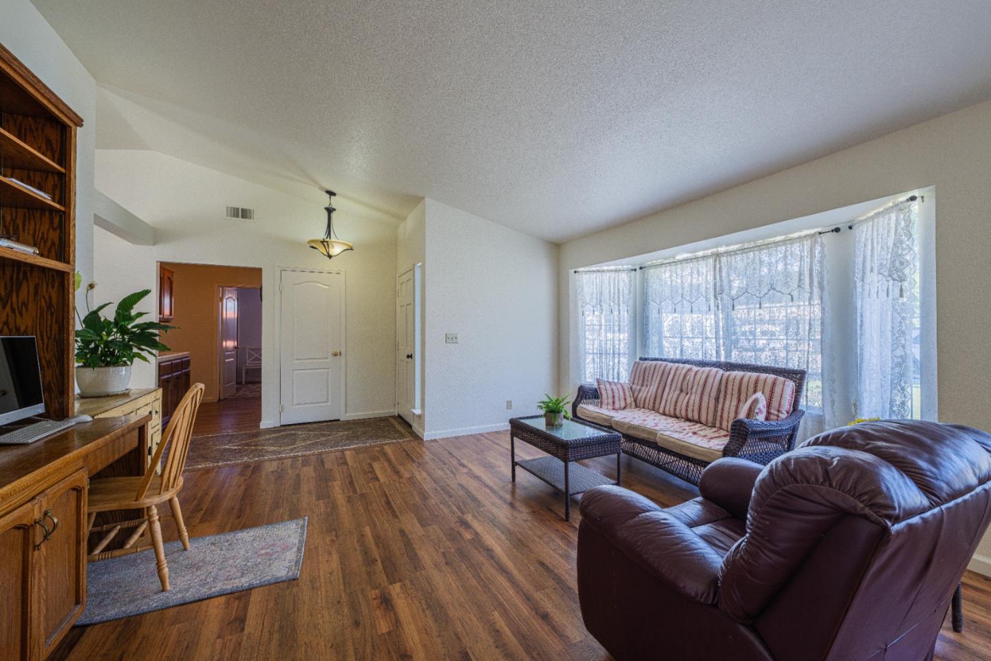 Detail Gallery Image 8 of 41 For 46210 Pine Meadow Dr, King City,  CA 93930 - 3 Beds | 2 Baths