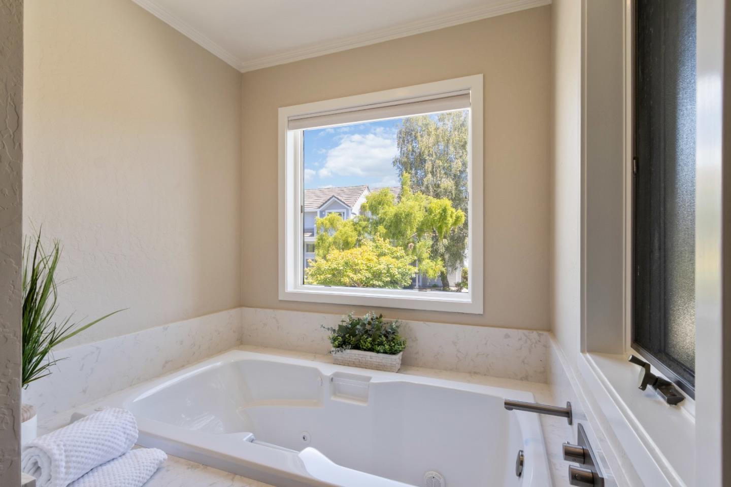 Detail Gallery Image 27 of 76 For 160 Frederick St, Santa Cruz,  CA 95062 - 3 Beds | 3 Baths