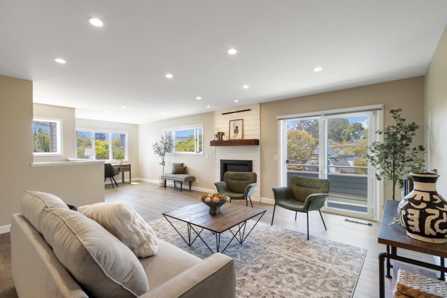 Detail Gallery Image 8 of 76 For 160 Frederick St, Santa Cruz,  CA 95062 - 3 Beds | 3 Baths