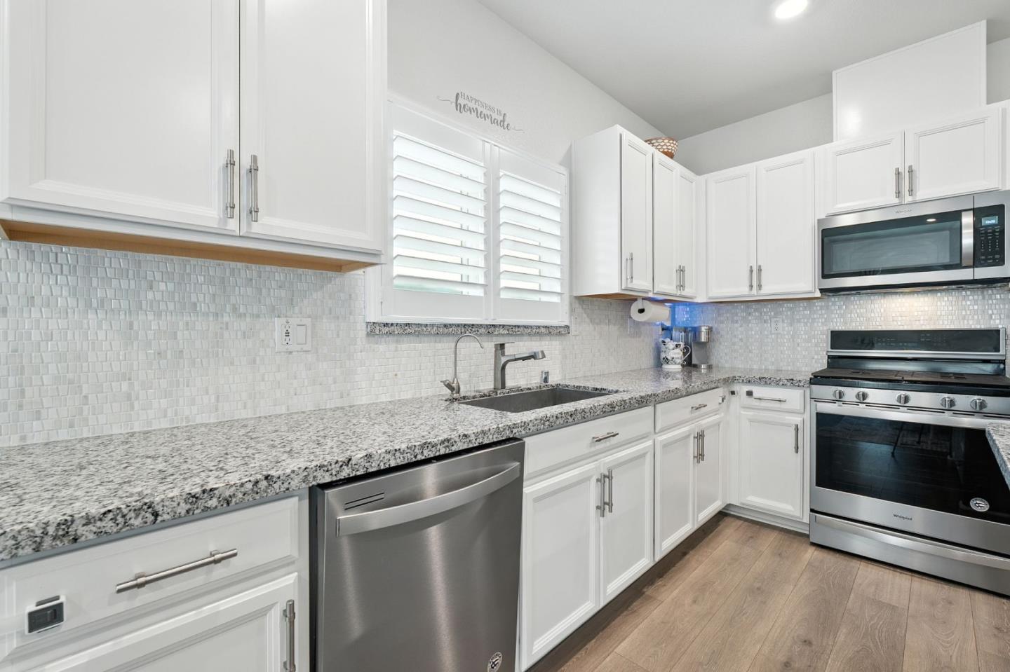 Detail Gallery Image 11 of 35 For 3826 Fong Ranch Rd, Sacramento,  CA 95834 - 4 Beds | 2 Baths