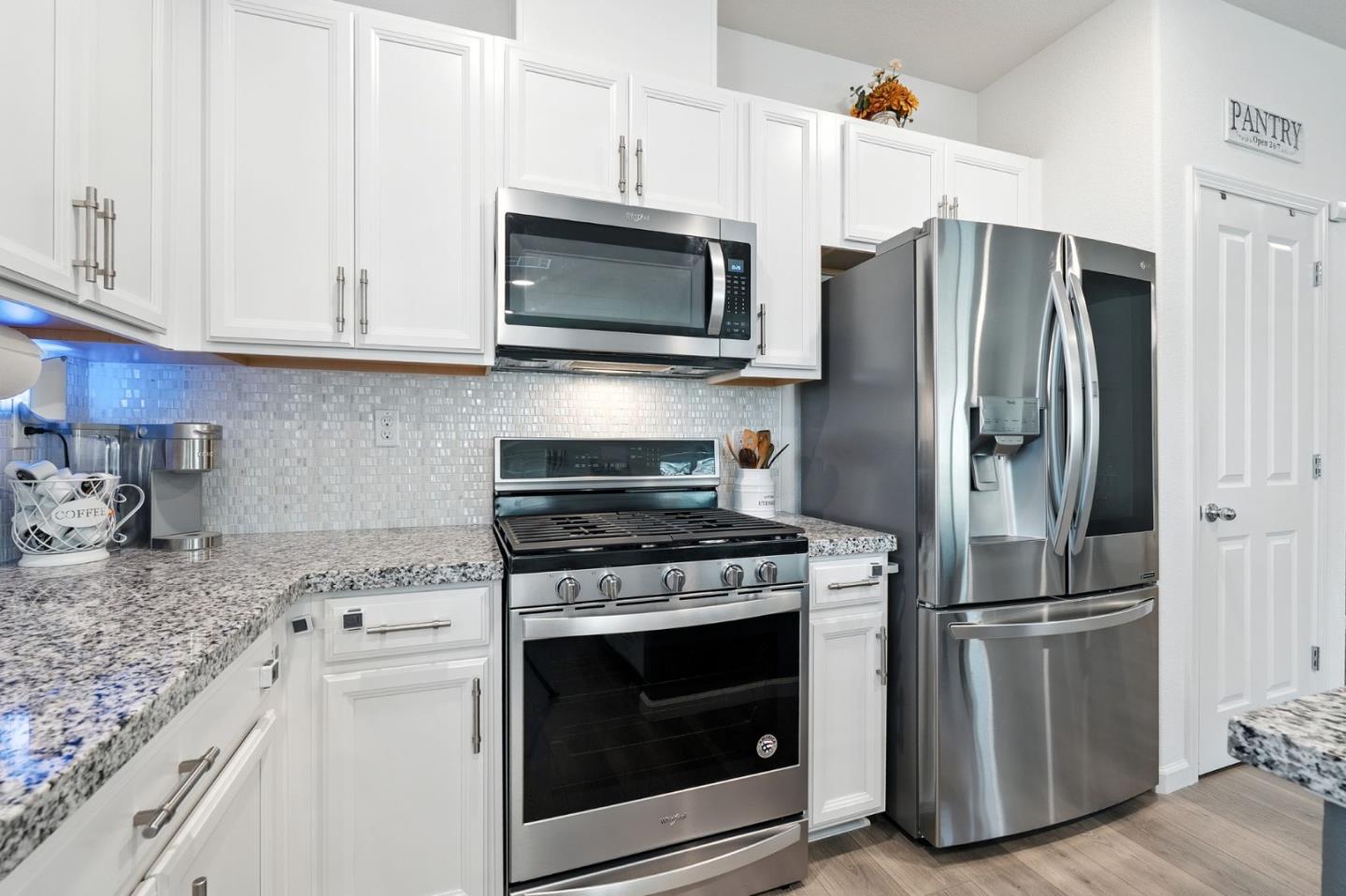 Detail Gallery Image 12 of 35 For 3826 Fong Ranch Rd, Sacramento,  CA 95834 - 4 Beds | 2 Baths