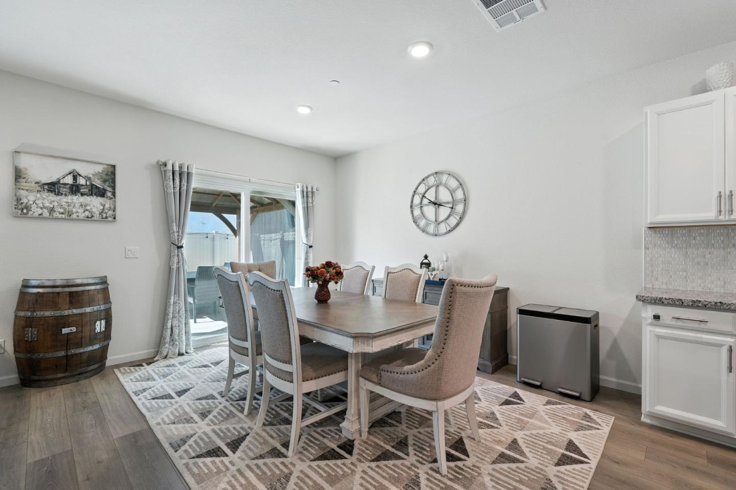 Detail Gallery Image 13 of 35 For 3826 Fong Ranch Rd, Sacramento,  CA 95834 - 4 Beds | 2 Baths