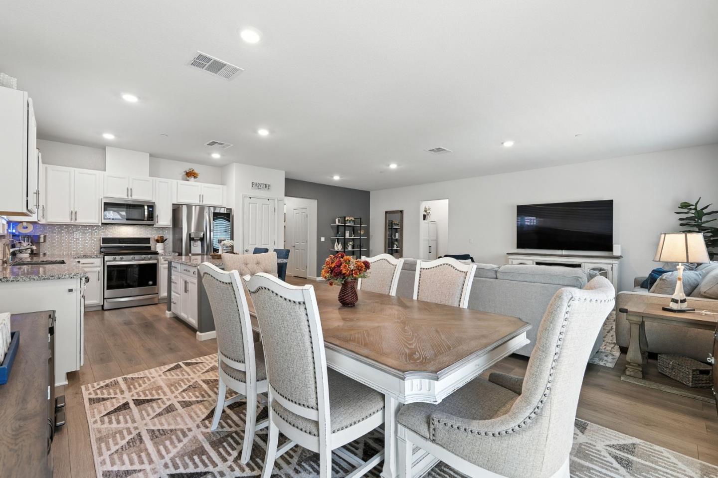 Detail Gallery Image 14 of 35 For 3826 Fong Ranch Rd, Sacramento,  CA 95834 - 4 Beds | 2 Baths