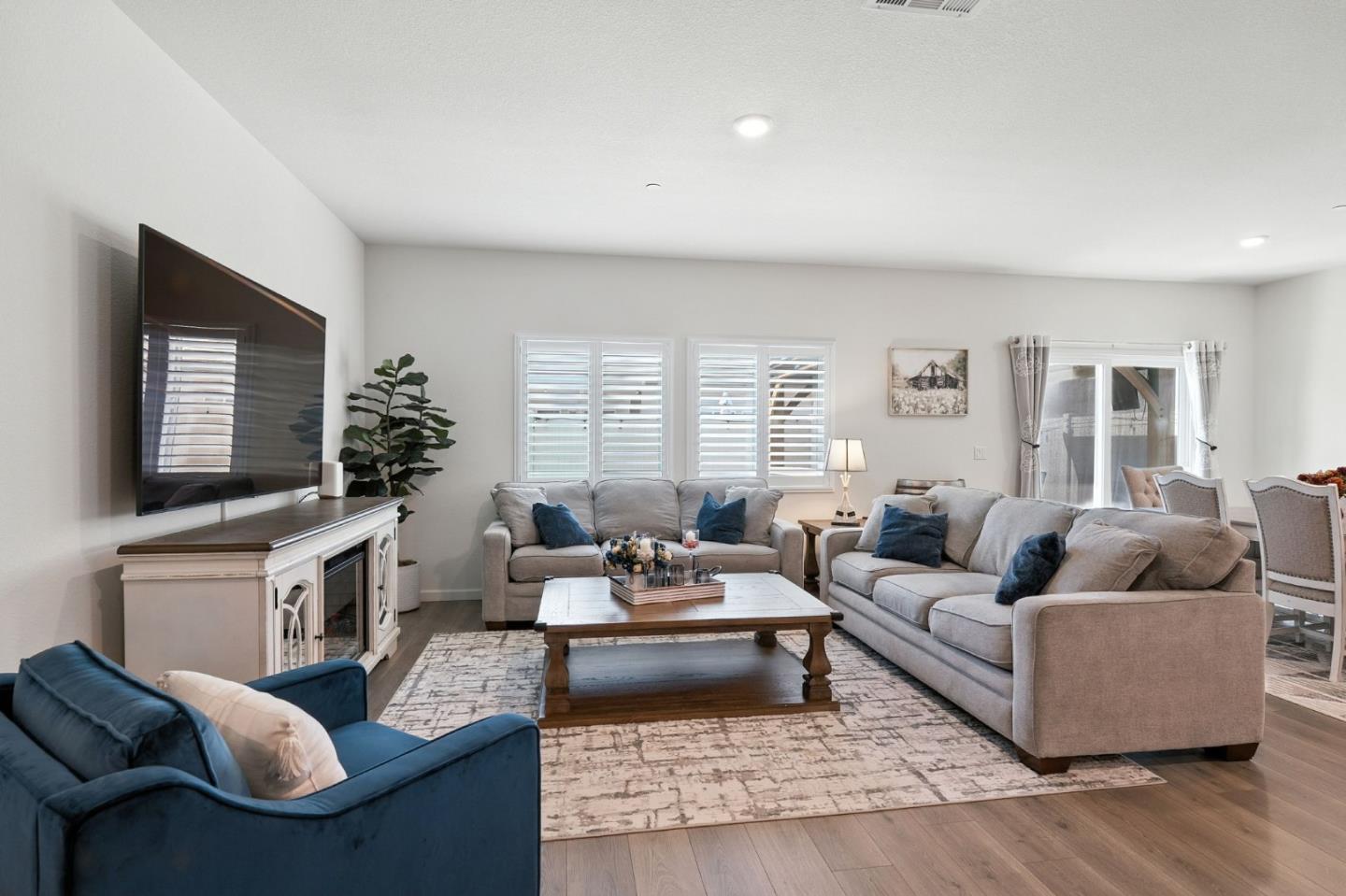Detail Gallery Image 4 of 35 For 3826 Fong Ranch Rd, Sacramento,  CA 95834 - 4 Beds | 2 Baths