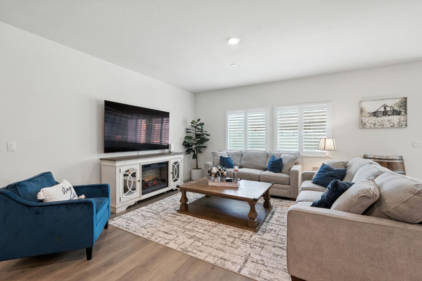 Detail Gallery Image 5 of 35 For 3826 Fong Ranch Rd, Sacramento,  CA 95834 - 4 Beds | 2 Baths