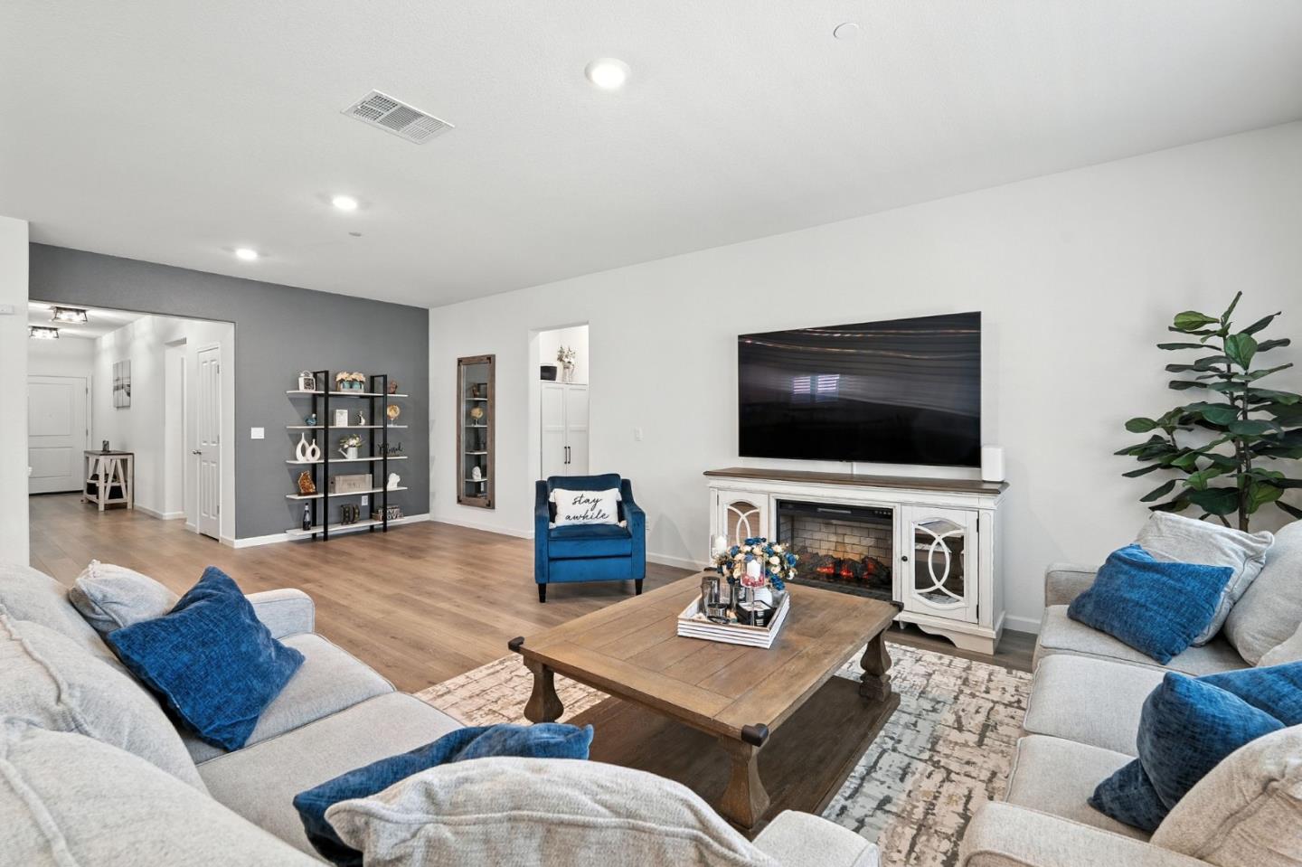 Detail Gallery Image 6 of 35 For 3826 Fong Ranch Rd, Sacramento,  CA 95834 - 4 Beds | 2 Baths