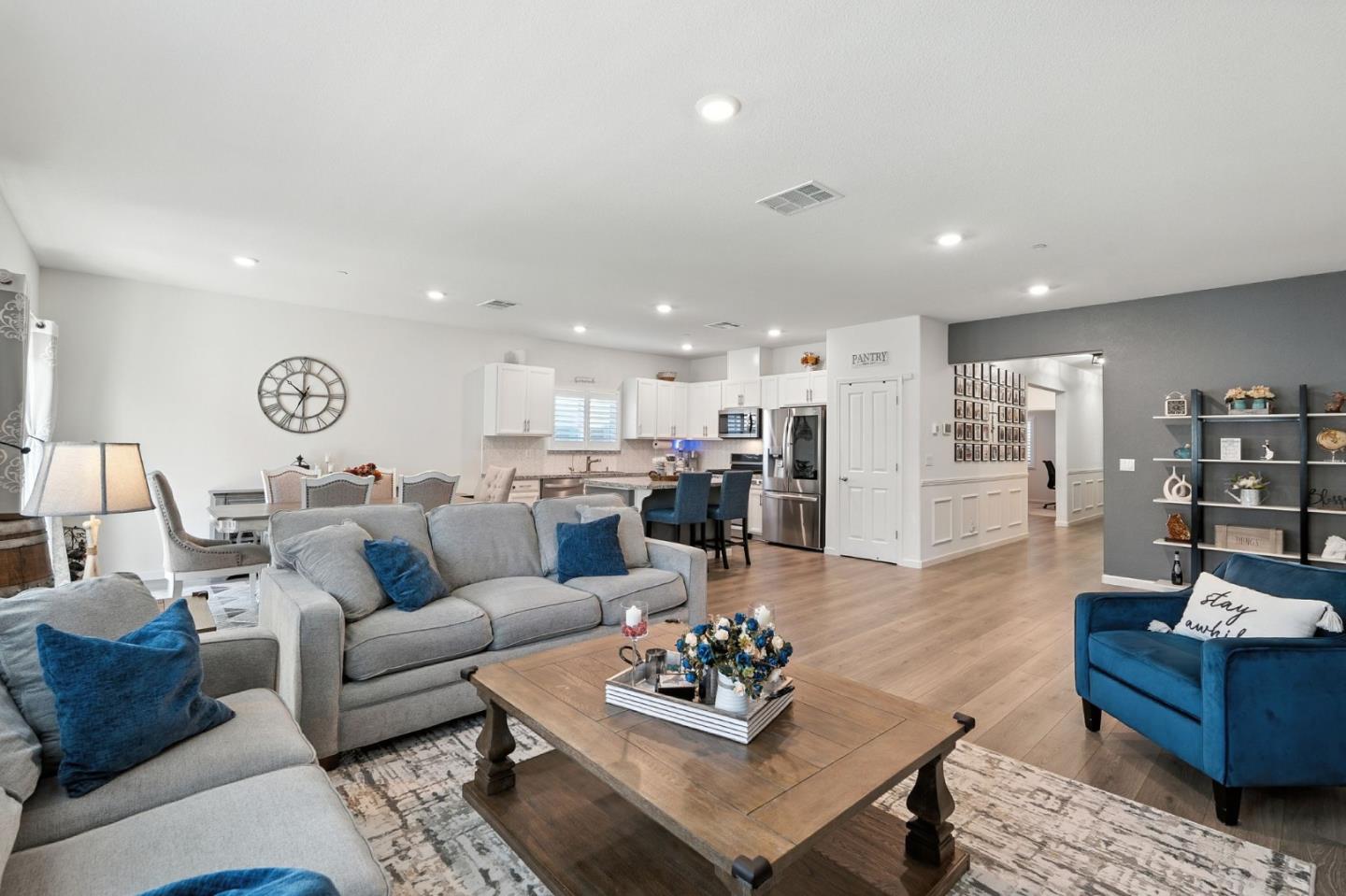 Detail Gallery Image 7 of 35 For 3826 Fong Ranch Rd, Sacramento,  CA 95834 - 4 Beds | 2 Baths