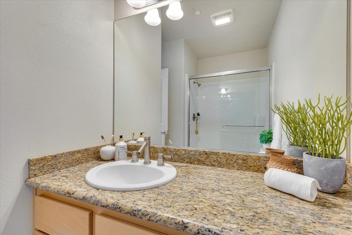 Detail Gallery Image 8 of 15 For 224 Laurel #B202,  Santa Cruz,  CA 95060 - 1 Beds | 1 Baths