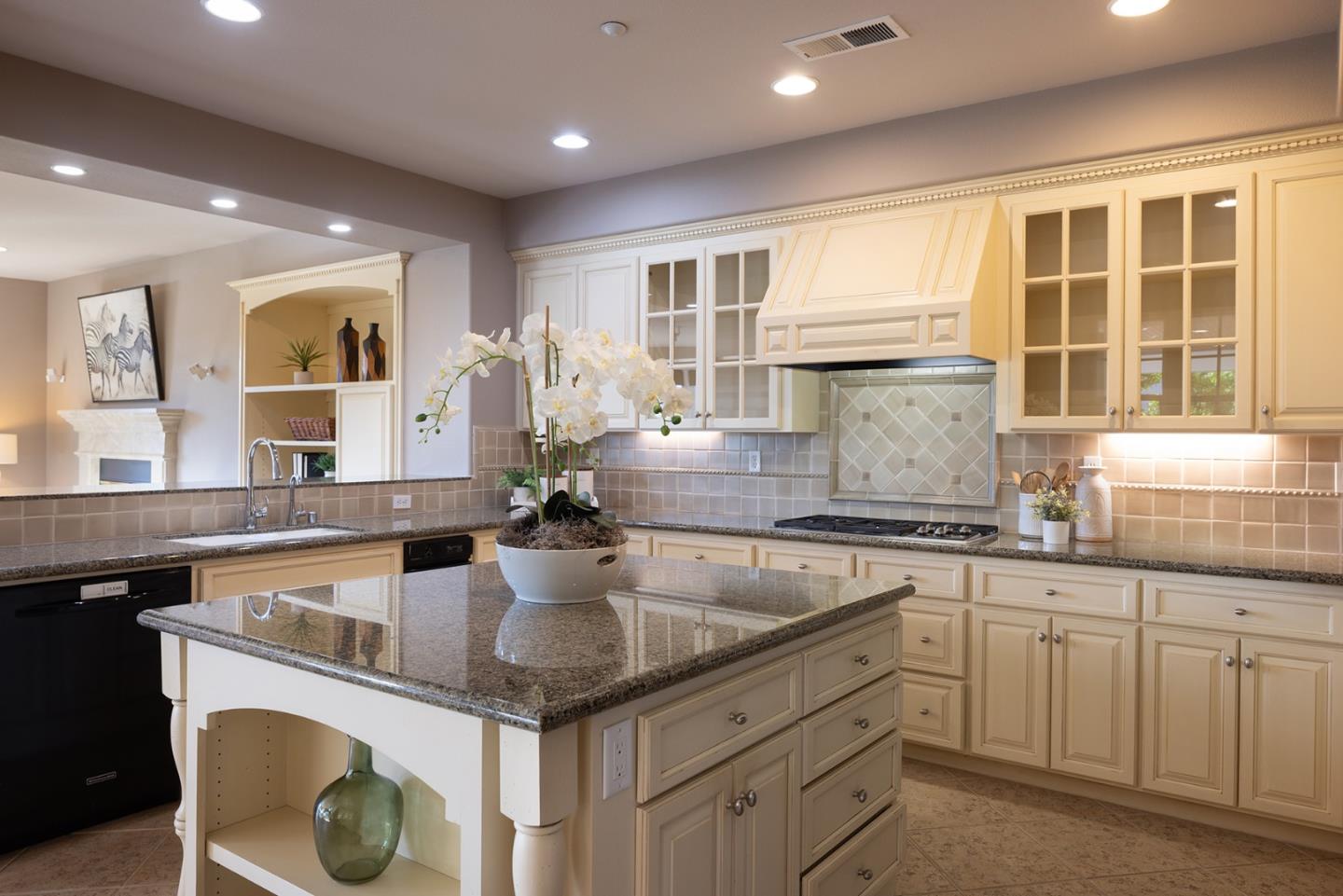 Detail Gallery Image 14 of 50 For 106 Las Brisas Dr, Monterey,  CA 93940 - 3 Beds | 3/1 Baths