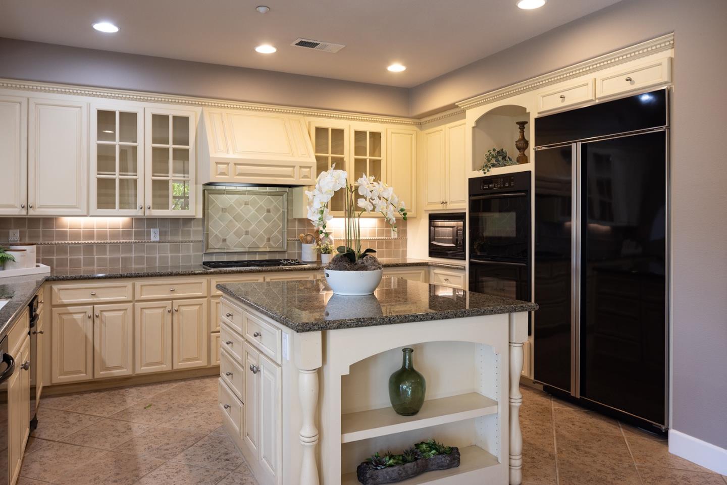 Detail Gallery Image 15 of 50 For 106 Las Brisas Dr, Monterey,  CA 93940 - 3 Beds | 3/1 Baths