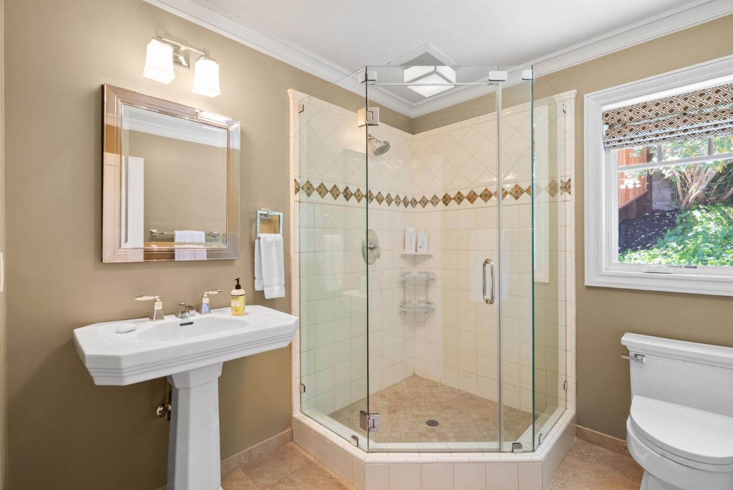 Detail Gallery Image 39 of 48 For 106 Longmeadow Dr, Los Gatos,  CA 95032 - 5 Beds | 5/1 Baths