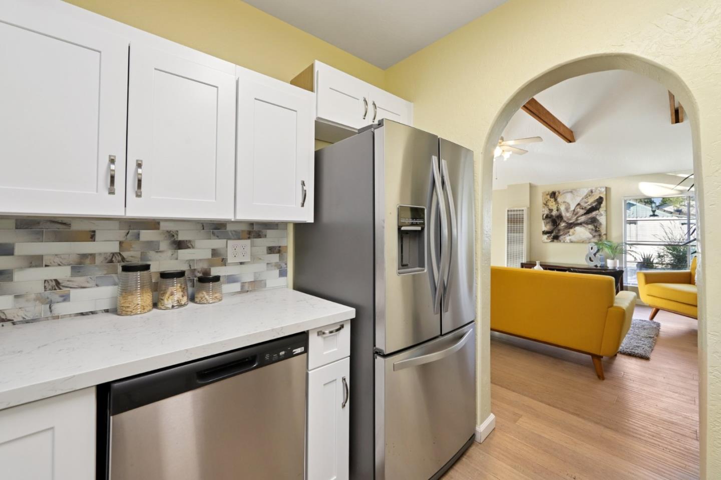 Detail Gallery Image 11 of 67 For 552 14th Ave, Santa Cruz,  CA 95062 - 2 Beds | 1 Baths