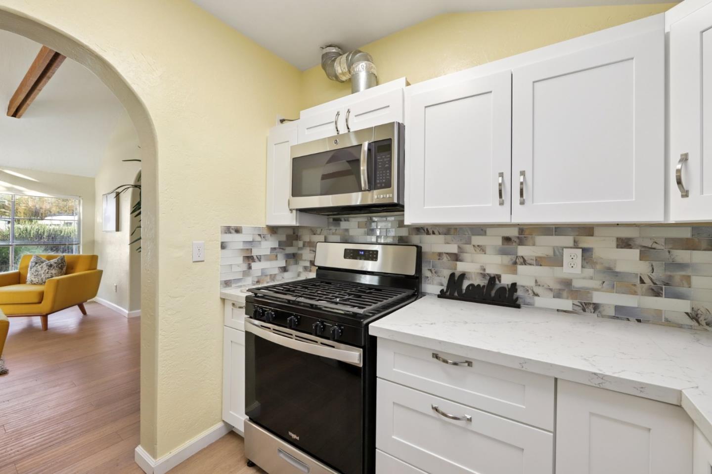 Detail Gallery Image 12 of 67 For 552 14th Ave, Santa Cruz,  CA 95062 - 2 Beds | 1 Baths