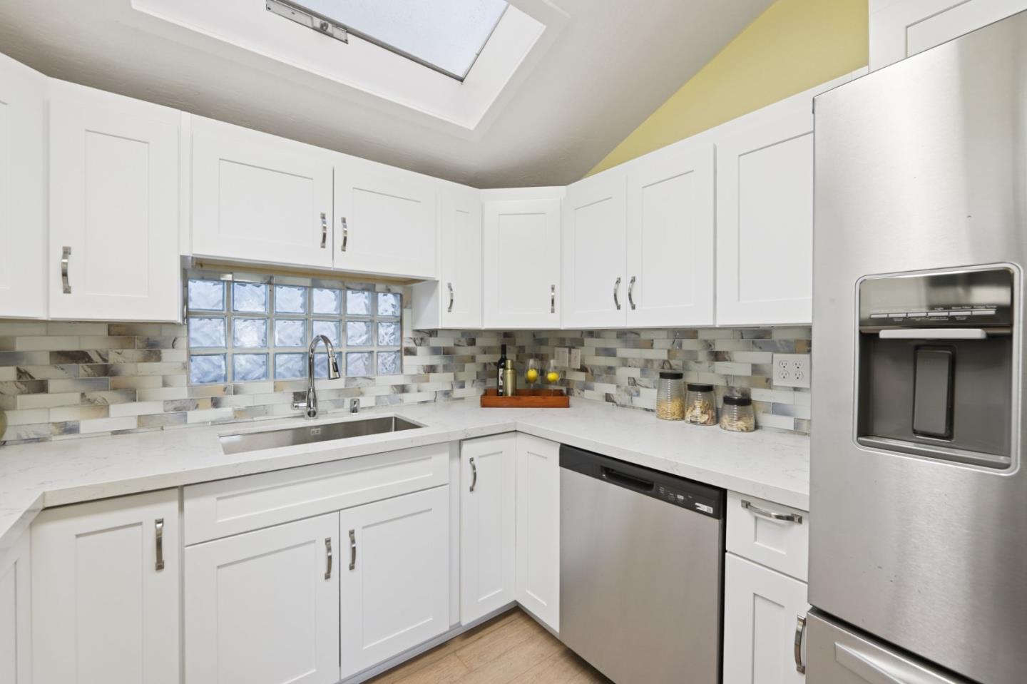Detail Gallery Image 13 of 67 For 552 14th Ave, Santa Cruz,  CA 95062 - 2 Beds | 1 Baths