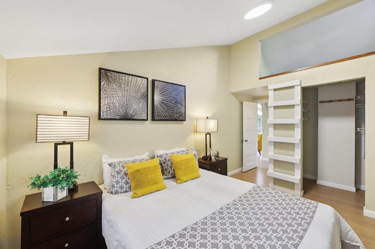 Detail Gallery Image 14 of 67 For 552 14th Ave, Santa Cruz,  CA 95062 - 2 Beds | 1 Baths